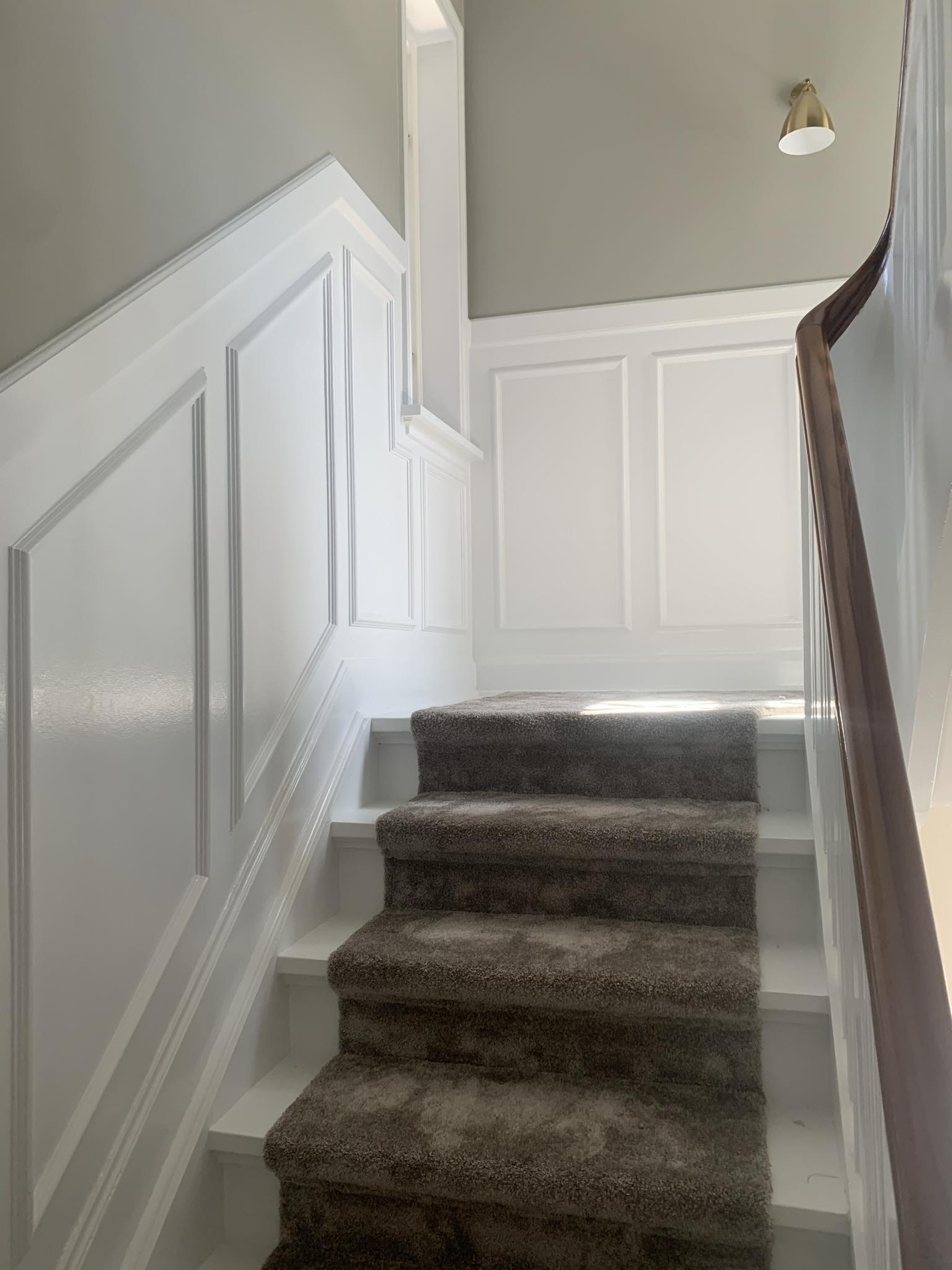 Panelerne følger trappen.