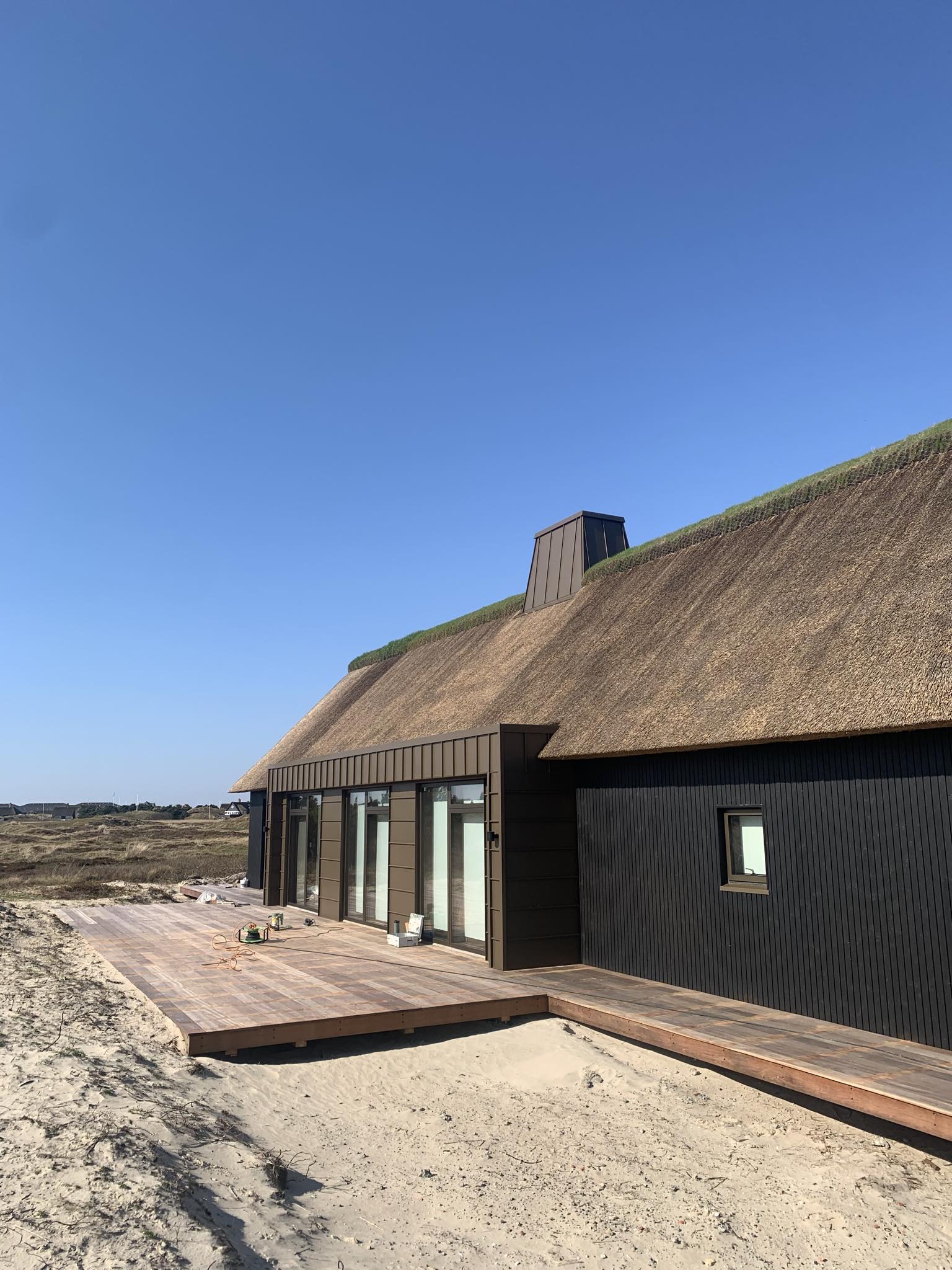 Terrassen langs facaden.